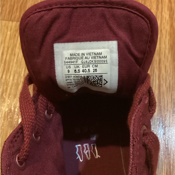 Maroon mid high converse sneakers - Picture 7 of 7